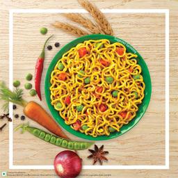 MAGGI Nutri-licious Veg Atta Masala Noodles, Instant Noodles with 20 Spices & Herbs, Source of Fibre & Iron, Appetizing Aroma & Delicious Taste, 290 g Packet