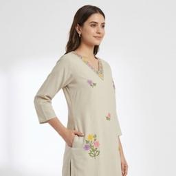 Floral Embroidered V-Neck Sequinned Cotton Straight Kurta With Trouser